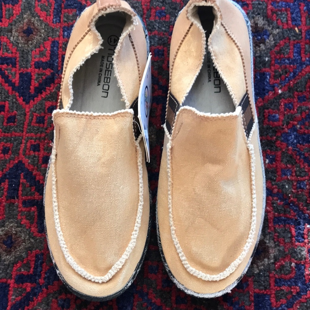Tiosebon Men’s canvas loafer